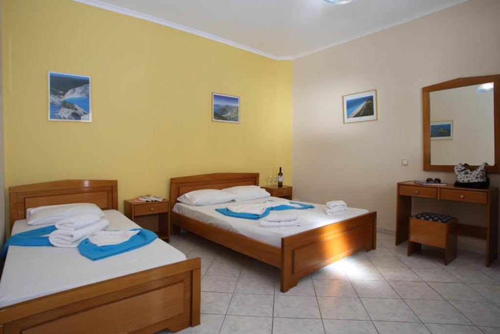 Theocharis Bros - Studios Apartments Áyios Nikítas Eksteriør bilde