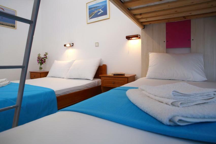 Theocharis Bros - Studios Apartments Áyios Nikítas Eksteriør bilde